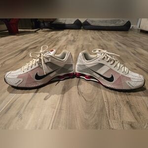 Nike Shox R4 Flywire White Black Varsity Red Size 10.5